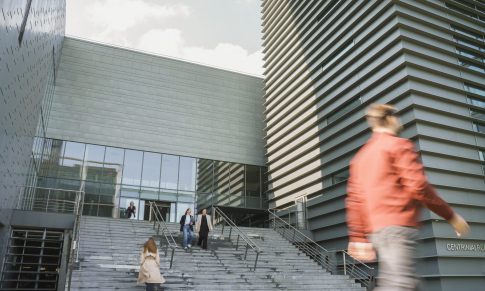 Tvarūs universitetai keičia žmonių elgseną