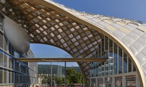 Pritzkerio premijos laureatas architektas Shigeru Ban viešės Vilniuje: kai architektūra tampa pagalba žmogui
