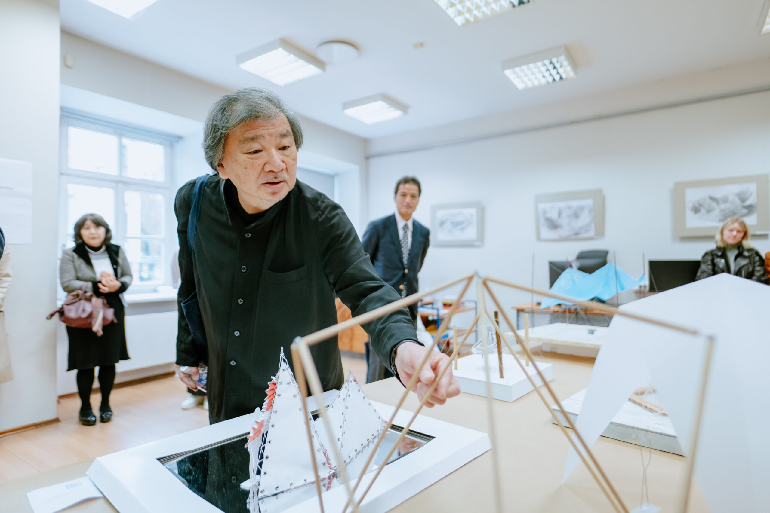 „buvau-labai-nusivyles-savo-profesija“:-kaip-gime-architekto-shigeru-ban-legenda