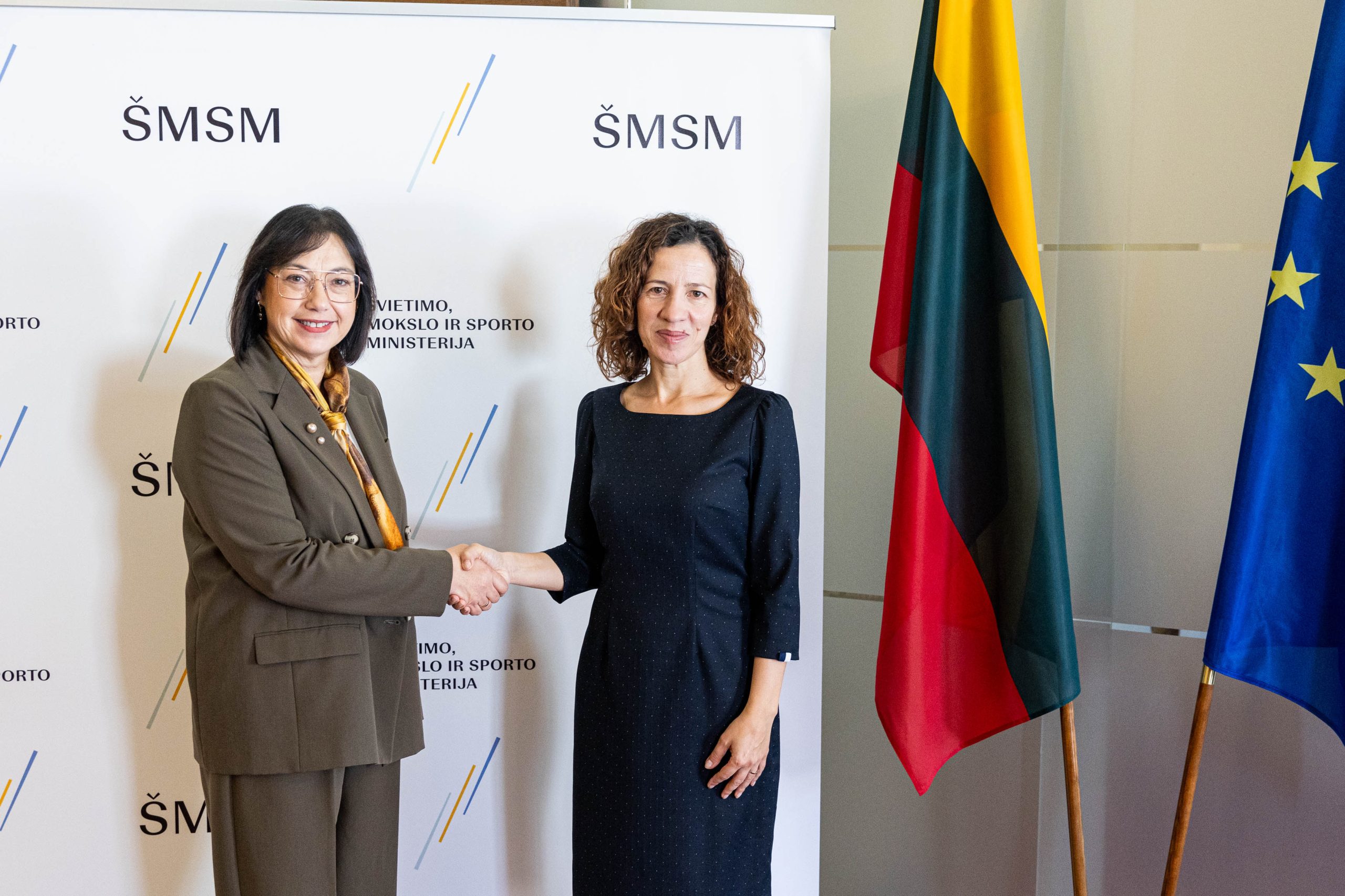 smsm-lankesi-europos-komisijos-vykdomoji-pirmininko-pavaduotoja-roxana-minzatu