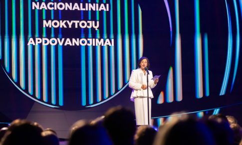 Tarptautinę mokytojų dieną pagerbti iškilūs Lietuvos pedagogai – įteiktos nacionalinės premijos