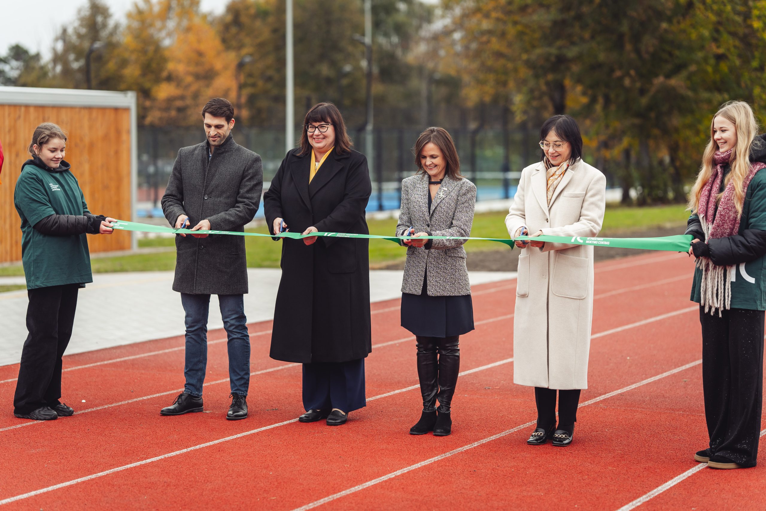 atidarytas-atnaujintas-kauno-maisto-pramones-ir-prekybos-mokymo-centro-stadionas